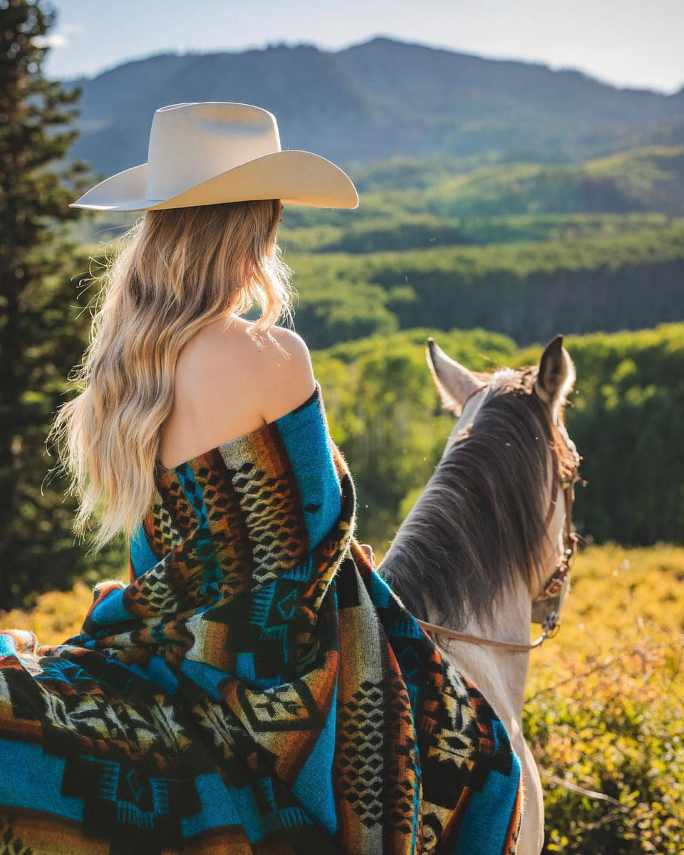 Artisan-Made Southwestern Queen-Sized Blanket - Andes Cliffside