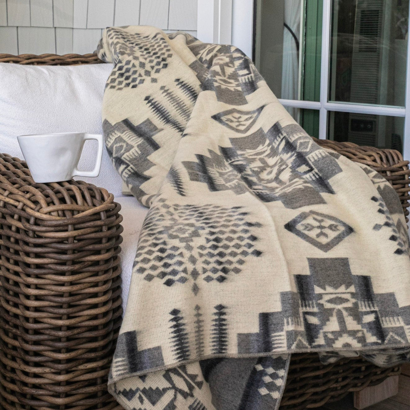 Artisan-Made Southwestern Queen-Sized Blanket - Andes Cloud