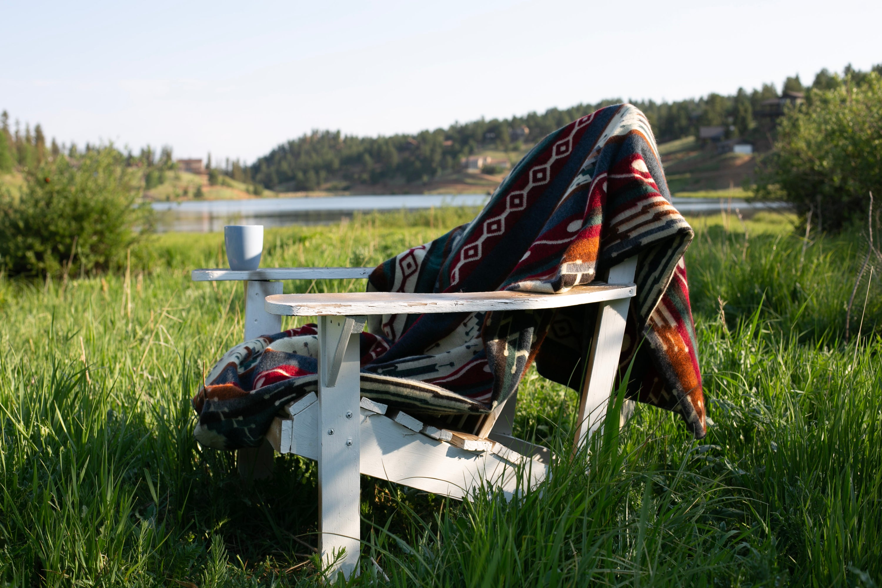 Create Your Dream Outdoor Oasis with Ecuadane's Cozy Blankets & Throws