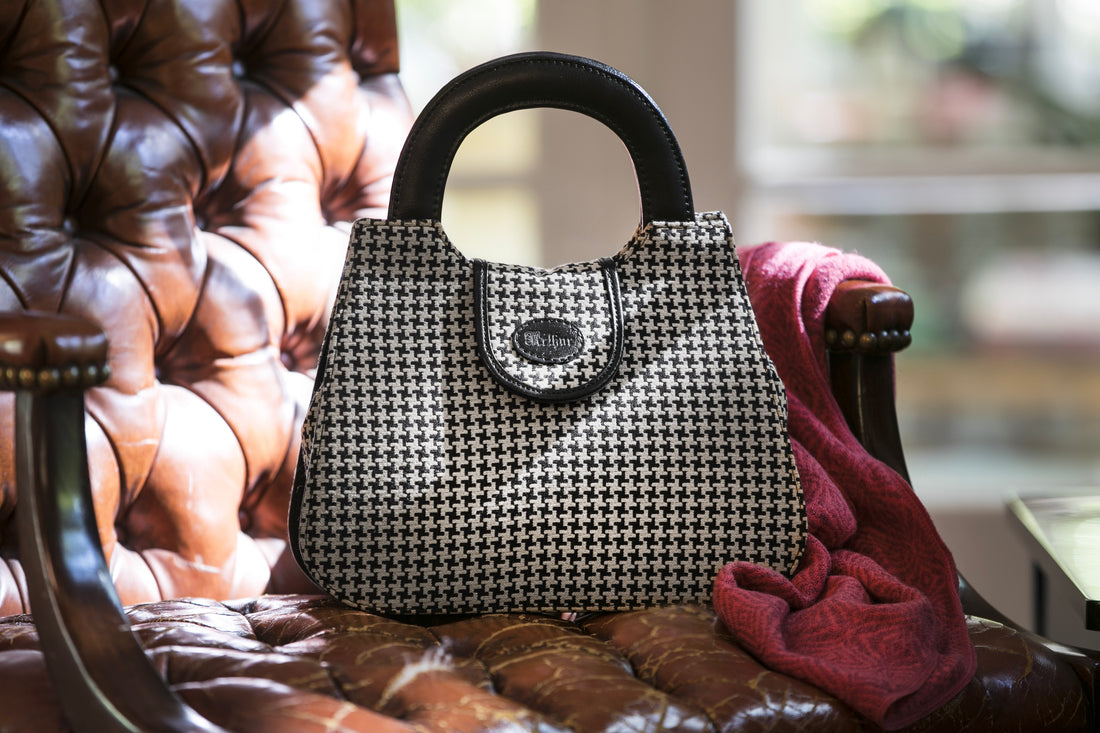 Chequer Houndstooth Loop Purse