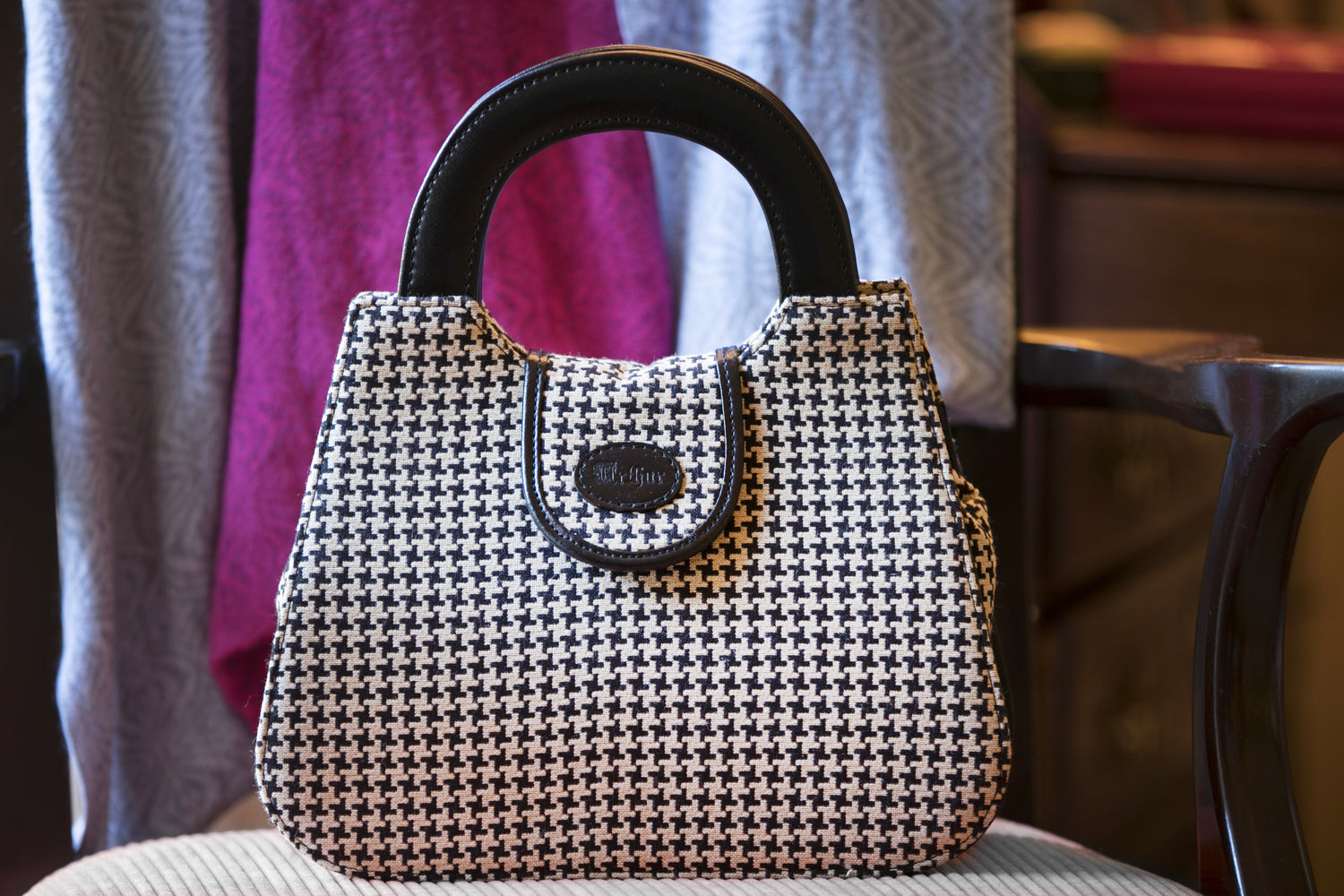 Chequer Houndstooth Loop Purse