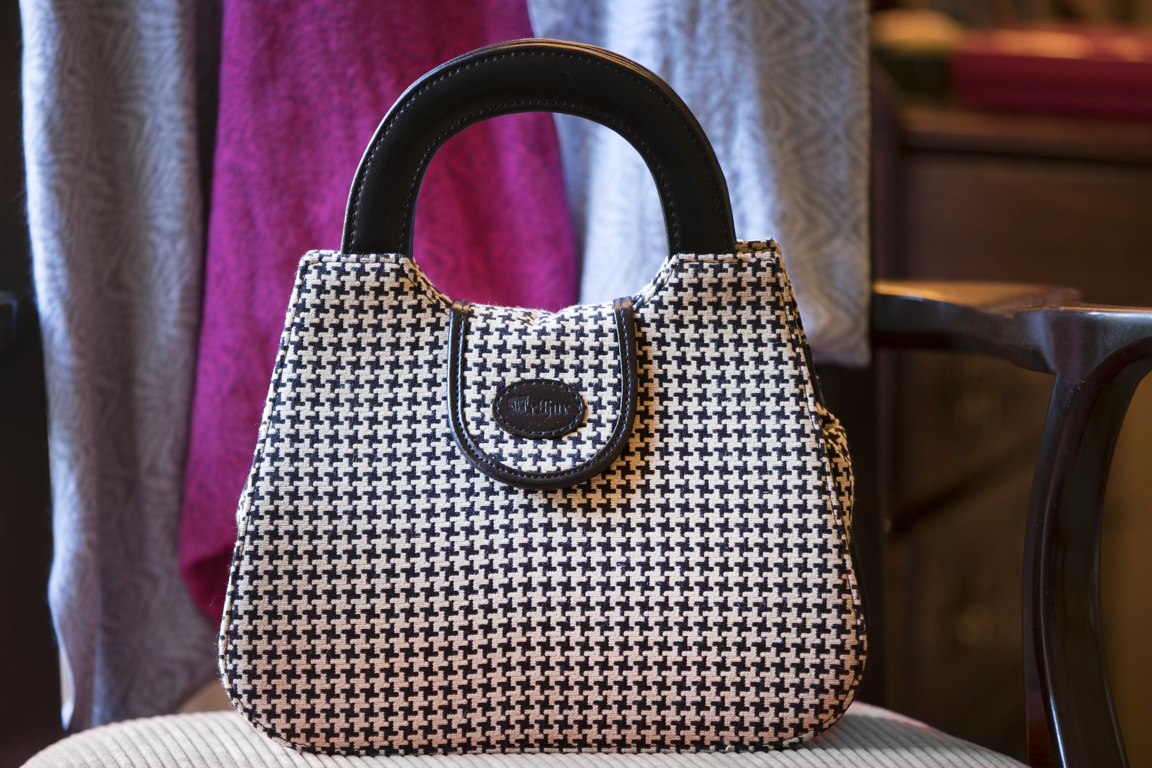 Chequer Houndstooth Loop Purse