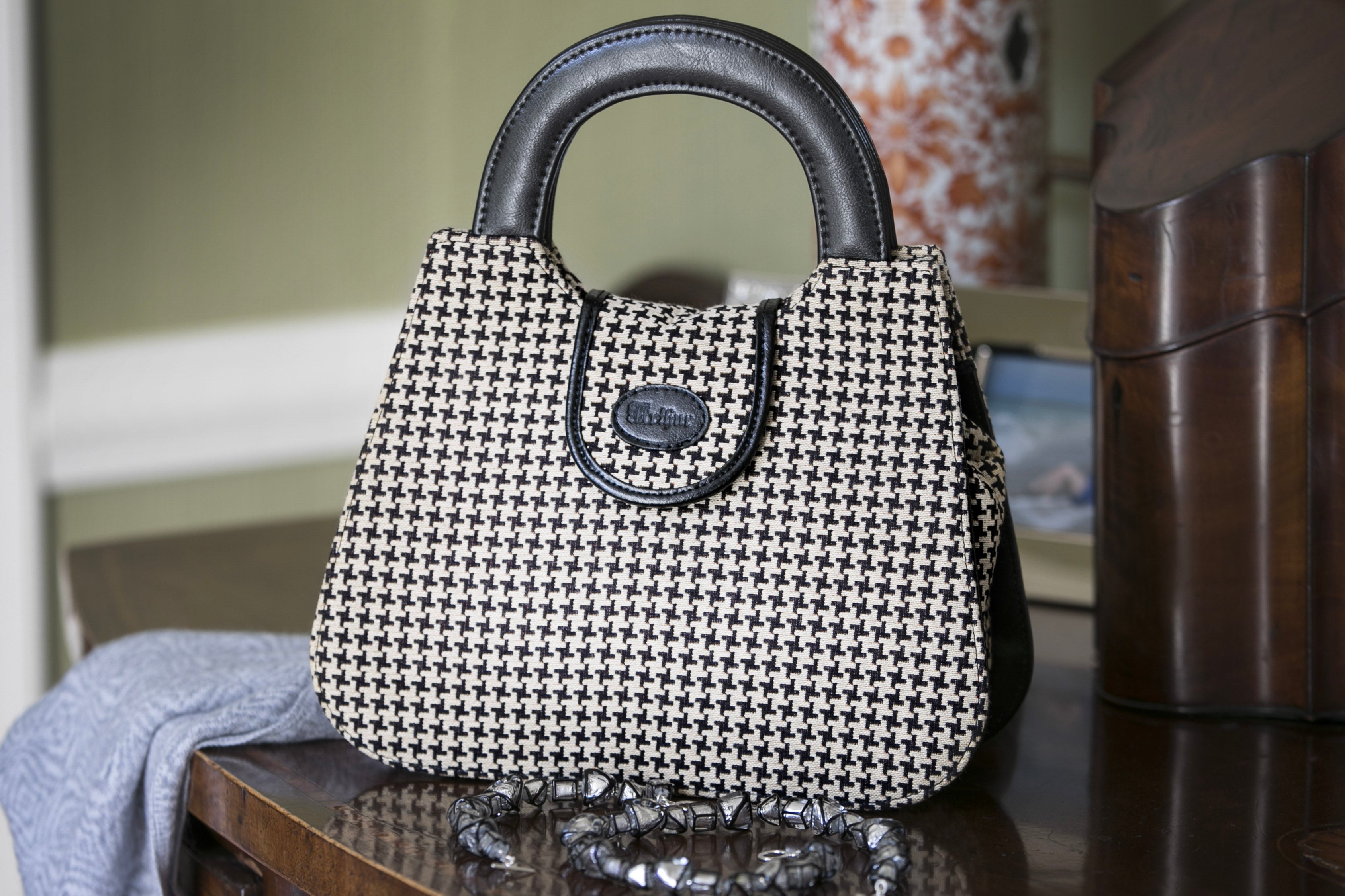 Chequer Houndstooth Loop Purse