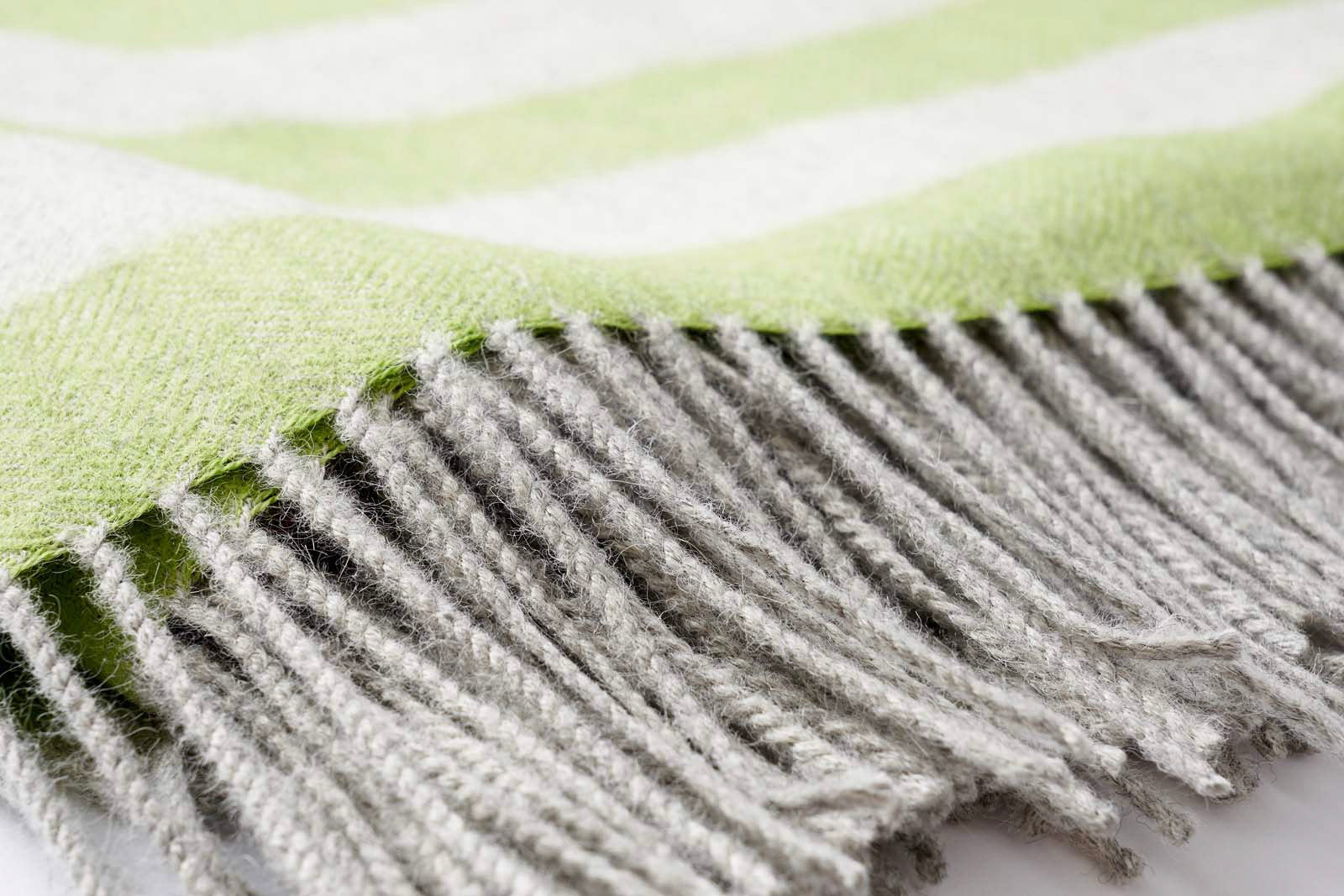 Alpaca Wool Blanket Made in Peru - Alpamayo Blanca