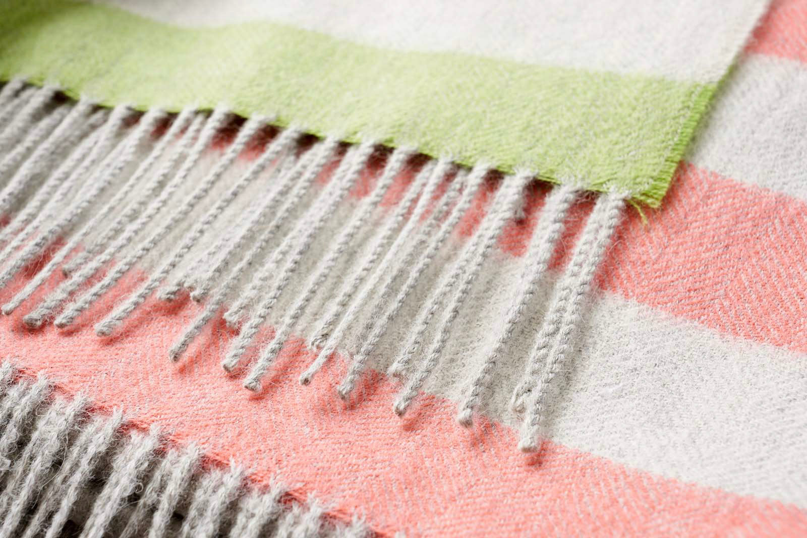 Alpaca Wool Blanket Made in Peru - Alpamayo Blanca